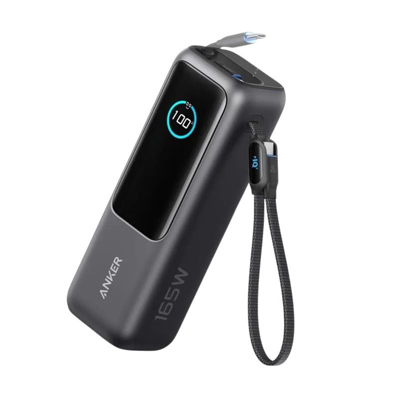 Ovaj Anker Powerbank (25.000 mAh, 165 W, sa ugrađenim i uvlačivim kablovima) napravljen je za ozbiljno punjenje u pokretu. Sa ogromnim kapacitetom od 25.000 mAh i izlaznom snagom do 165 W, može izuzetno brzo da napaja sve – od pametnih telefona do laptopova, puneći MacBook ili iPhone do 50% za manje od 35 minuta. Njegova najveća prednost su dva ugrađena USB-C kabla: jedan uvlačivi i jedan integrisan u izdržljivu ručku za nošenje, što eliminiše potrebu za dodatnim kablovima. Istovremeno možete puniti do četiri uređaja zahvaljujući dodatnim USB-A i USB-C priključcima, dok vas pametni digitalni ekran u realnom vremenu obaveštava o snazi punjenja i preostalom kapacitetu baterije. Uz Anker ActiveShield 2.0 tehnologiju za bezbedno punjenje i kompaktan, robusan dizajn, ovaj powerbank je idealan za posao, putovanja ili svakodnevnu upotrebu kada su vam potrebni vrhunske performanse i maksimalna praktičnost.